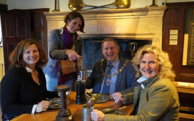 Chairman steps back in time in Broadway