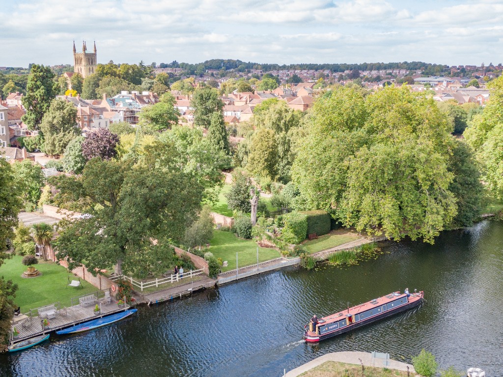 Aerial shot of the River Avon at Pershore